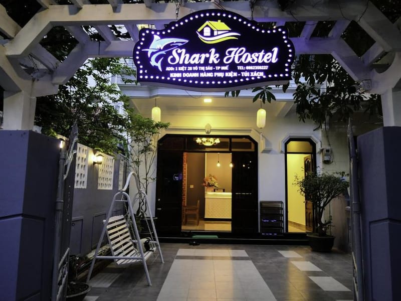 Khách sạn Shark