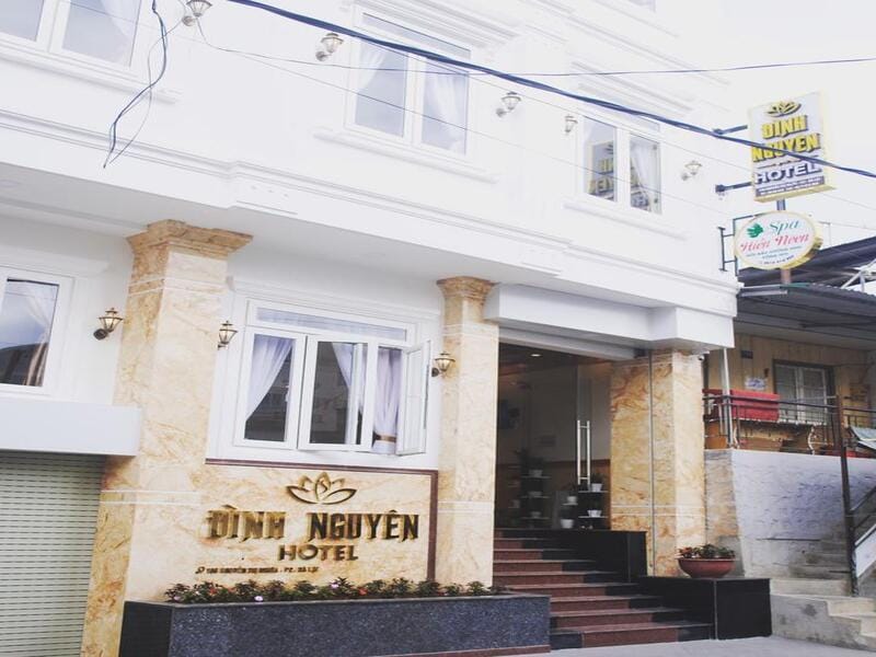 Khách sạn Đình Nguyên