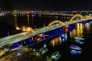 Cầu Rồng (Đà Nẵng) - Biểu tượng vươn mình của thành phố du lịch