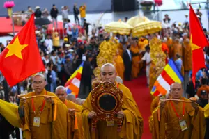 Cung nghinh Xá Lợi Phật Thích Ca Mâu Ni lên đỉnh thiêng Bà Đen 
