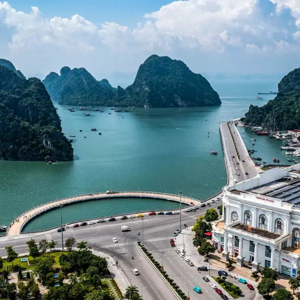 Hạ Long - "Thiên đường di sản", thành phố du lịch biển hàng đầu Việt Nam