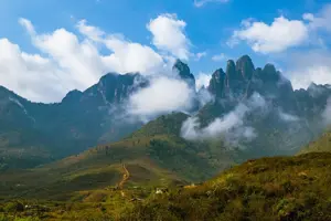 Hoàng Liên Sơn - Nơi thiên nhiên kỳ vĩ, hùng tráng "ôm" lấy những bản làng yên bình