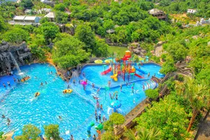 Chinh Phục Công Viên Nước Núi Thần Tài: Vui Chơi "Cực Đã" Giữa Lòng Suối Khoáng Nóng!