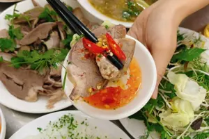 Bánh hỏi lòng heo Phú Yên: Đặc sản "gây nghiện" của xứ sở hoa vàng