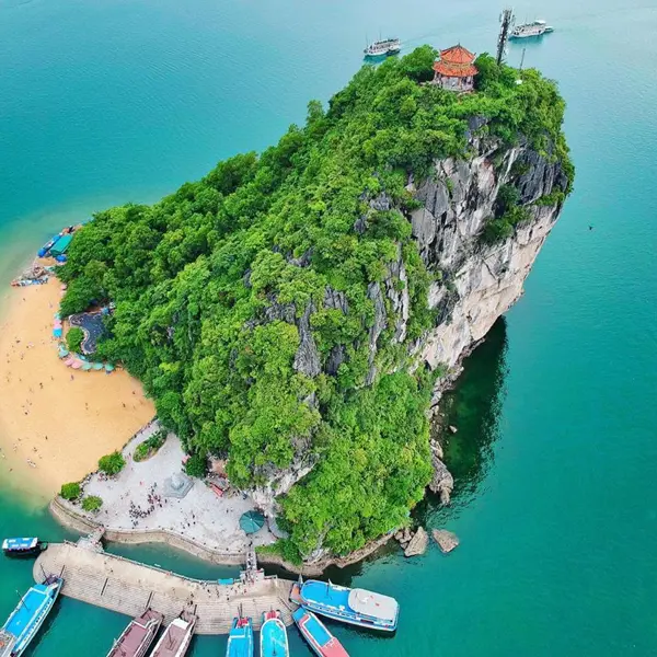 Đảo Ti Tốp Quảng Ninh: "Vầng trăng khuyết" tuyệt mỹ giữa lòng kỳ quan