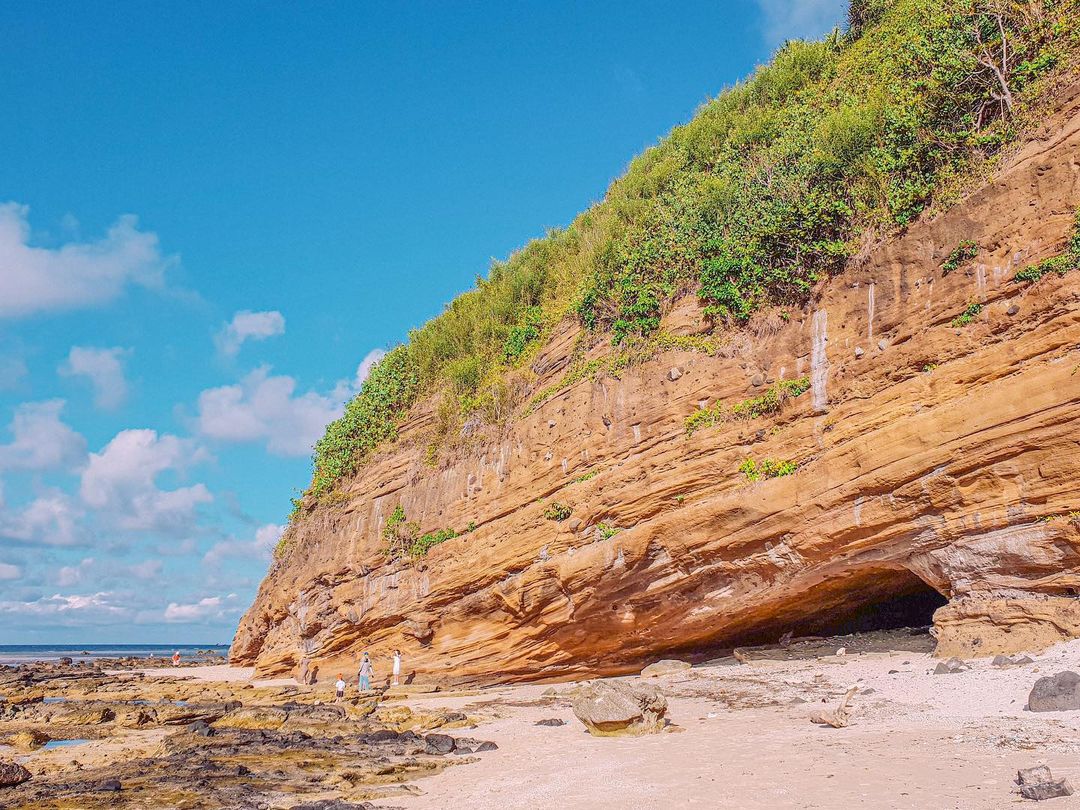 Hang Câu Lý Sơn: Kiệt tác nghệ thuật từ nham thạch và sóng biển