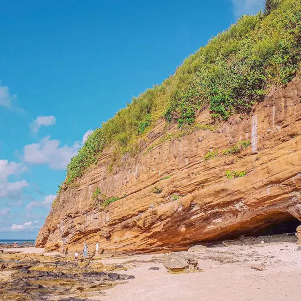 Hang Câu Lý Sơn: Kiệt tác nghệ thuật từ nham thạch và sóng biển