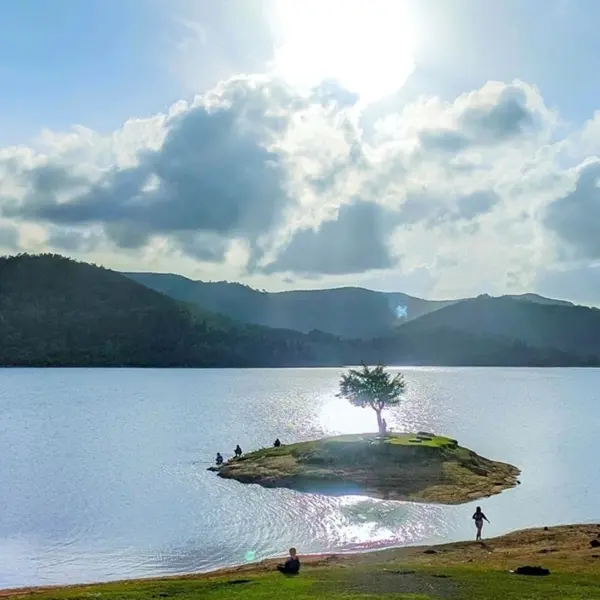 Hồ Phú Ninh: "Hòn ngọc xanh" giữa lòng đất Quảng