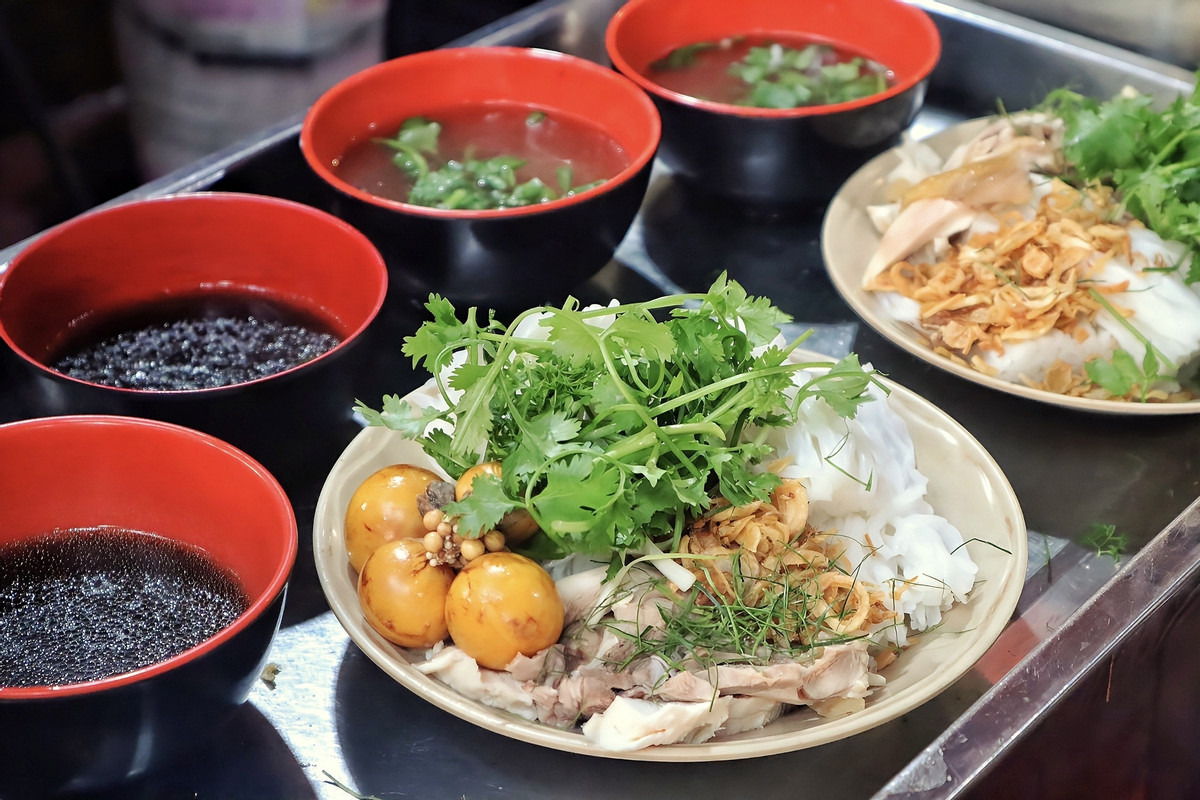 Phở Gà Phương Hàng Buồm: Tinh hoa ẩm thực phố cổ Hà Nội