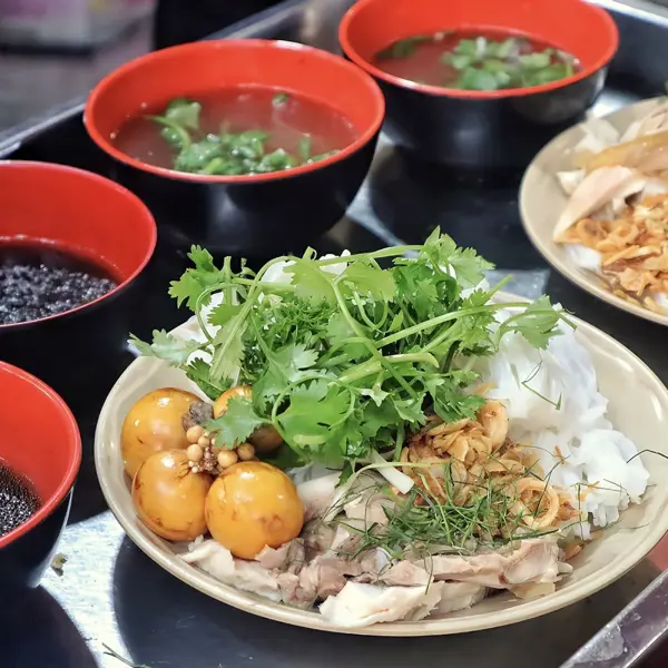 Phở Gà Phương Hàng Buồm: Tinh hoa ẩm thực phố cổ Hà Nội