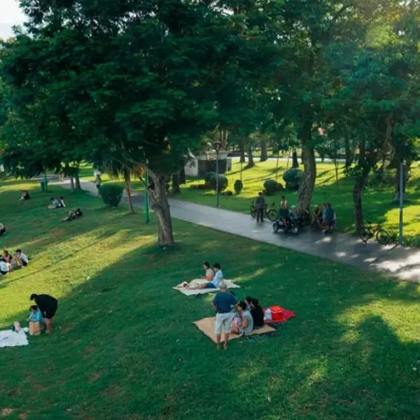 Picnic bên bờ sông Hương: Trải nghiệm "chill hết nấc" giữa lòng cố đô