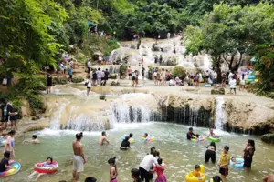 Suối Mây Thanh Hóa - Kiệt tác "9 bậc tình yêu" giữa đại ngàn