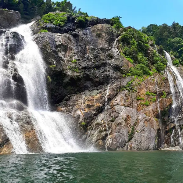 Thác Lụa Quảng Ngãi - Dải lụa trắng mềm mại giữa đại ngàn Sơn Trà