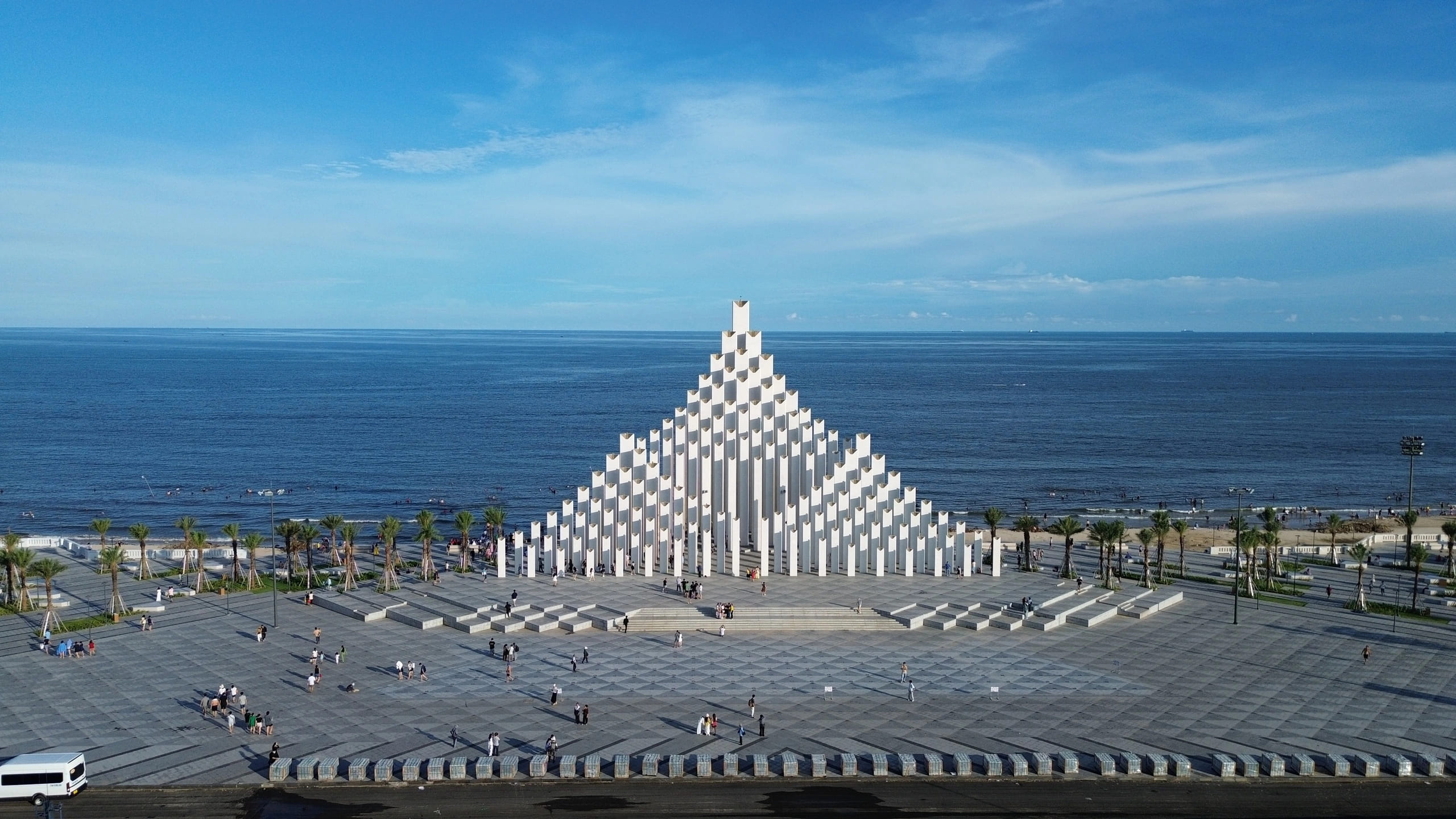 Tháp Tam Thắng - Ngọn tháp cổ kính giữa lòng thành phố biển