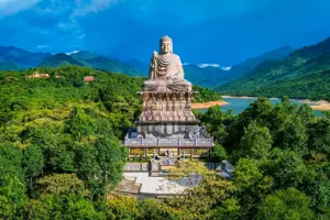 Thiền Viện Trúc Lâm Bạch Mã: Đóa sen tinh khiết giữa lòng hồ Truồi thơ mộng