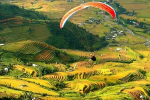 Bay dù lượn Mù Cang Chải: Trải nghiệm "cưỡi gió" ngắm mùa vàng từ trên cao