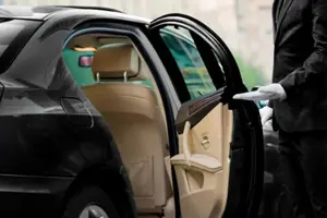 Những Ai Nên Sử Dụng Dịch Vụ Lái Xe Hộ