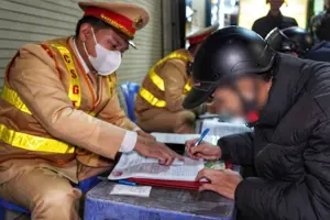 Công an TP. Hà Nội xử phạt nhiều trường hợp vi phạm nồng độ cồn trong tối cuối tuần