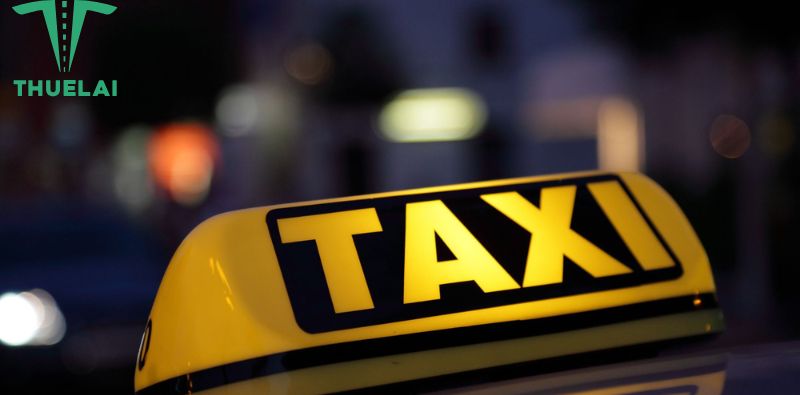 Taxi là phương tiện di chuyển phổ biến ở khu vực đô thị