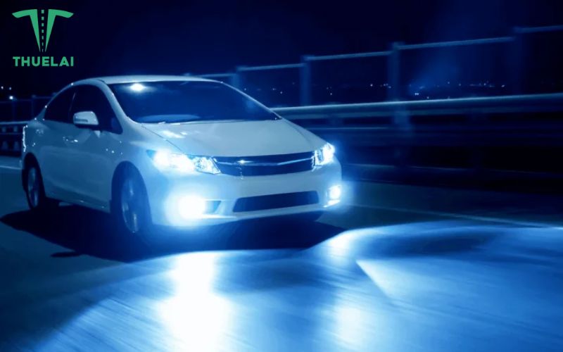Chuẩn bị xe và kiểm tra thiết bị chiếu sáng trước khi đi