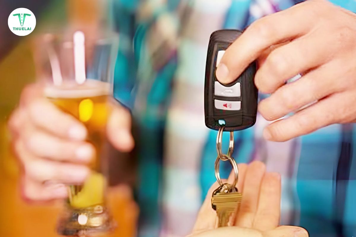 Khách hàng sử dụng rượu bia