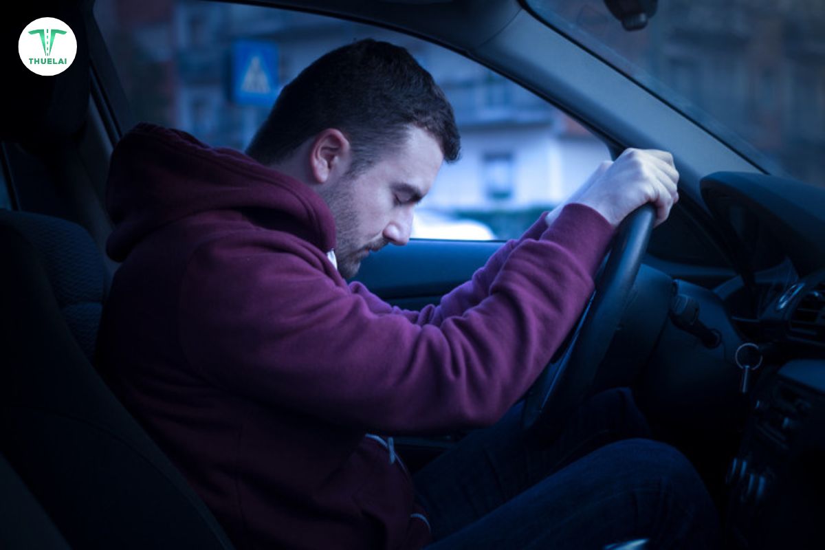 Lái xe đường dài thường dẫn tới buồn ngủ