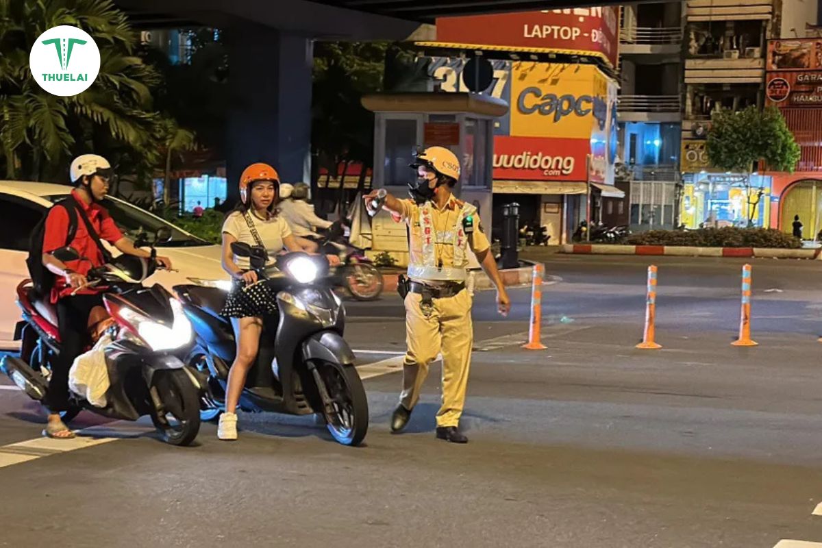 Hạn chế rủi ro khi di chuyển bằng xe máy trong tình trạng say xỉn