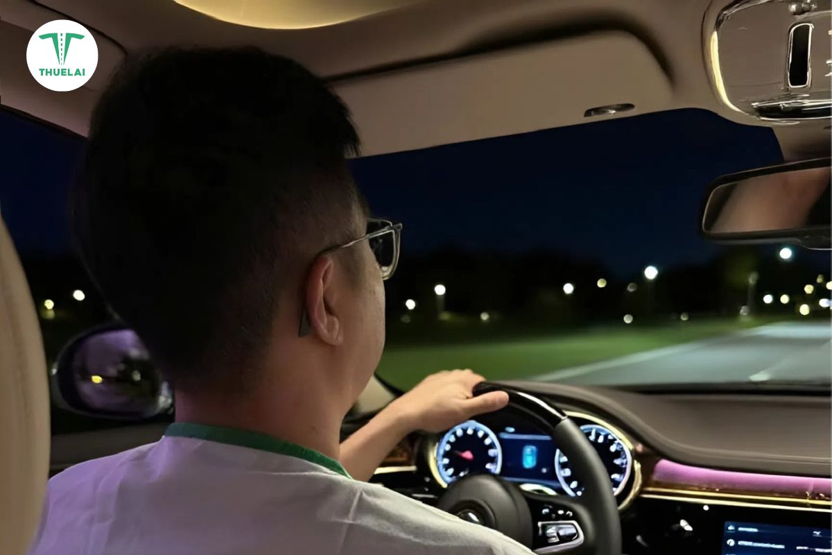 Tài xế chuyên nghiệp, giàu kinh nghiệm đưa khách hàng về tận nhà