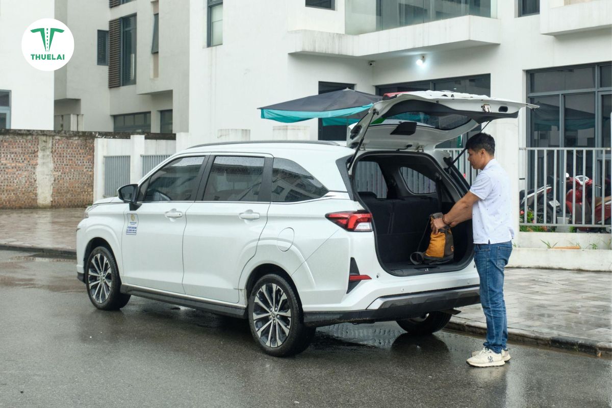 Tài xế lái hộ xe ô tô