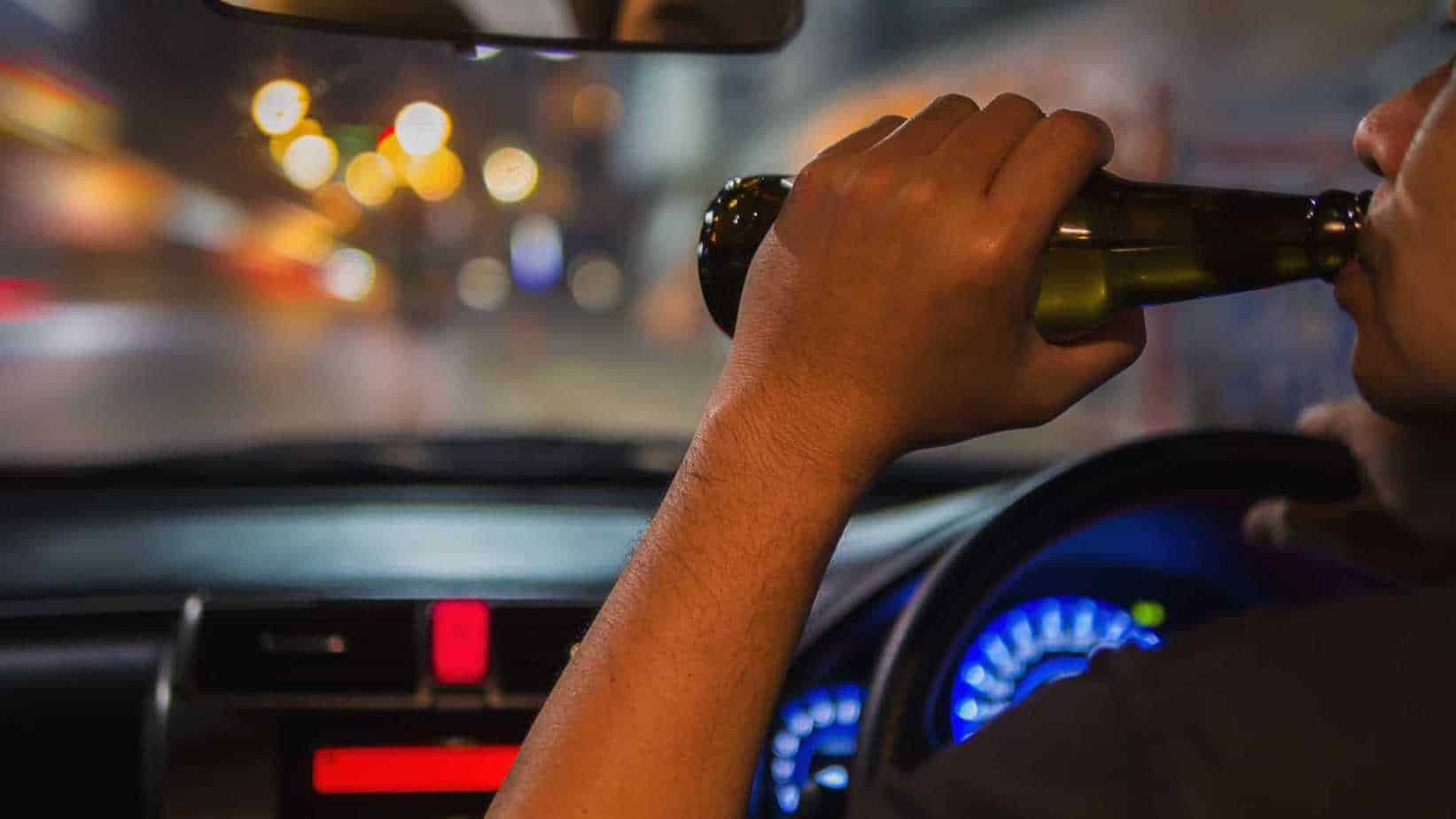 Kiểm soát bản thân không nên để quá say khi sử dụng dịch vụ thuê lái