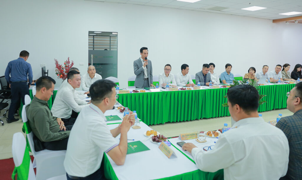 Toàn cảnh buổi tiếp đón CLB Sao Vàng Đất Việt