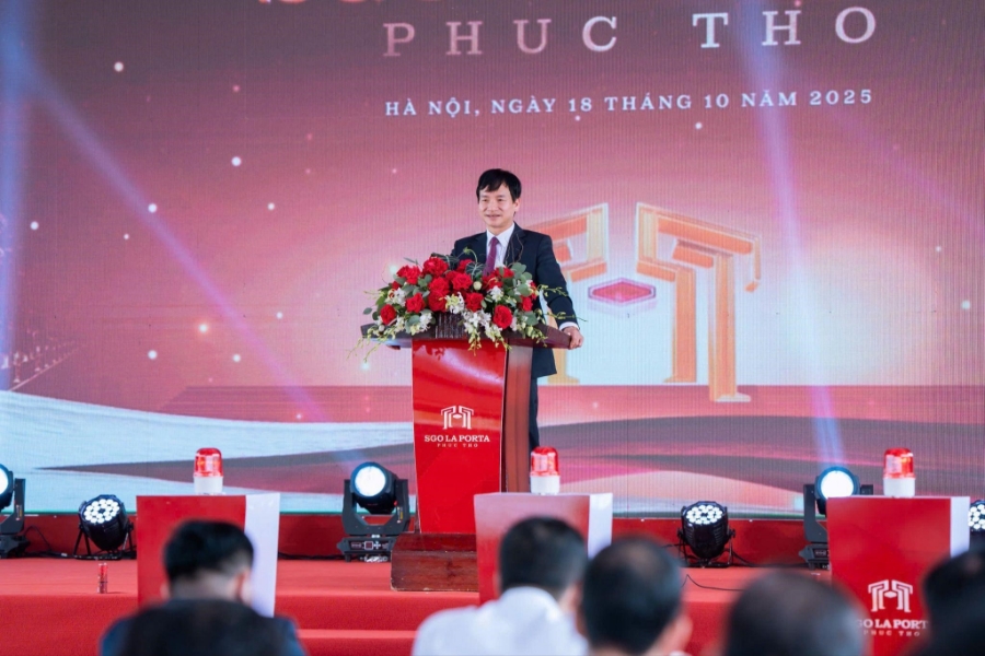 Bí thư Đảng uỷ, Chủ tịch HĐND xã Phúc Thọ phát biểu tại sự kiện