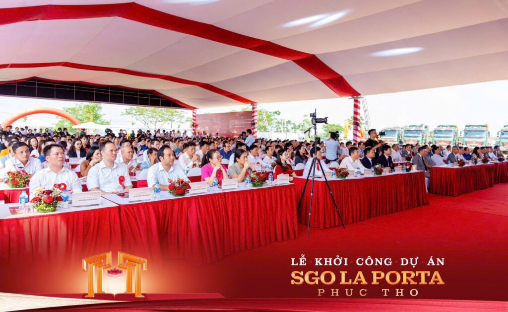 Các đại biểu tham dự lễ khởi công