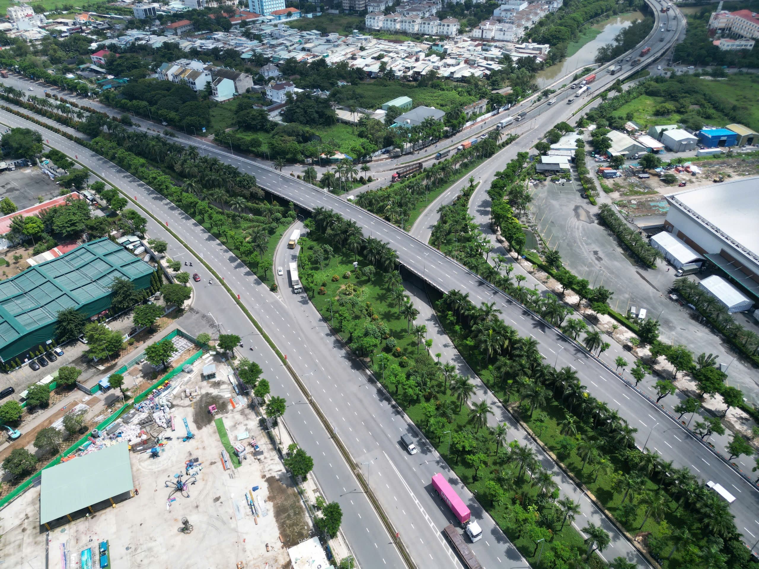 Hạ tầng vùng ven cất cánh