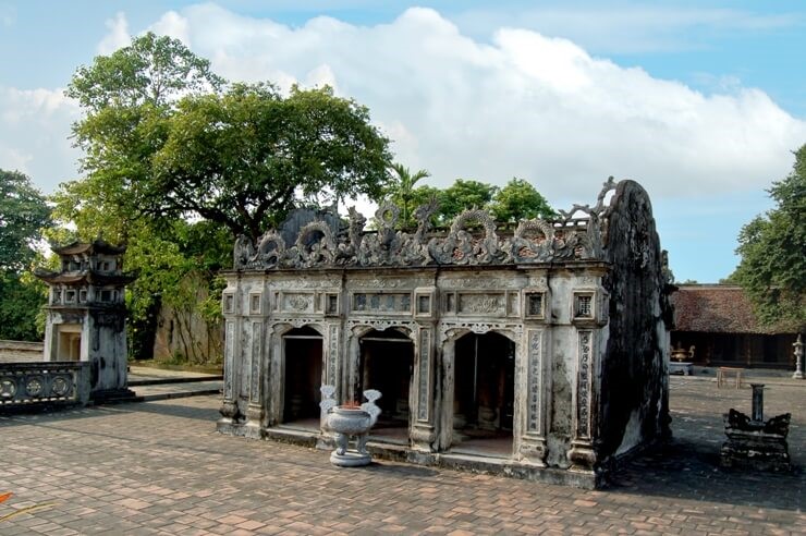 Về Ninh Bình thăm đền đức Thánh Nguyễn