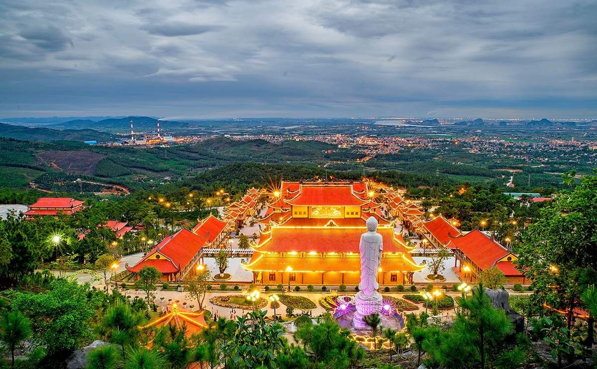 Chùa Ba Vàng, Quảng Ninh: Kinh nghiệm du lịch và tất cả những điều cần biết