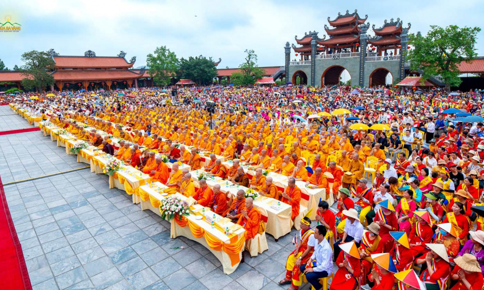 Trẩy hội tại Ba Vàng