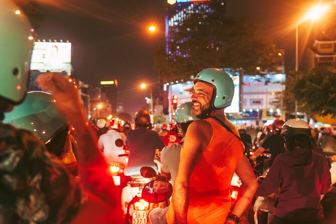 Khách Tây lần đầu ngồi xe máy ở Việt Nam - Tour du lịch xe máy độc lạ Việt Nam
