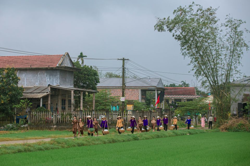 Tái hiện khung cảnh gánh bún của các bà, các mẹ