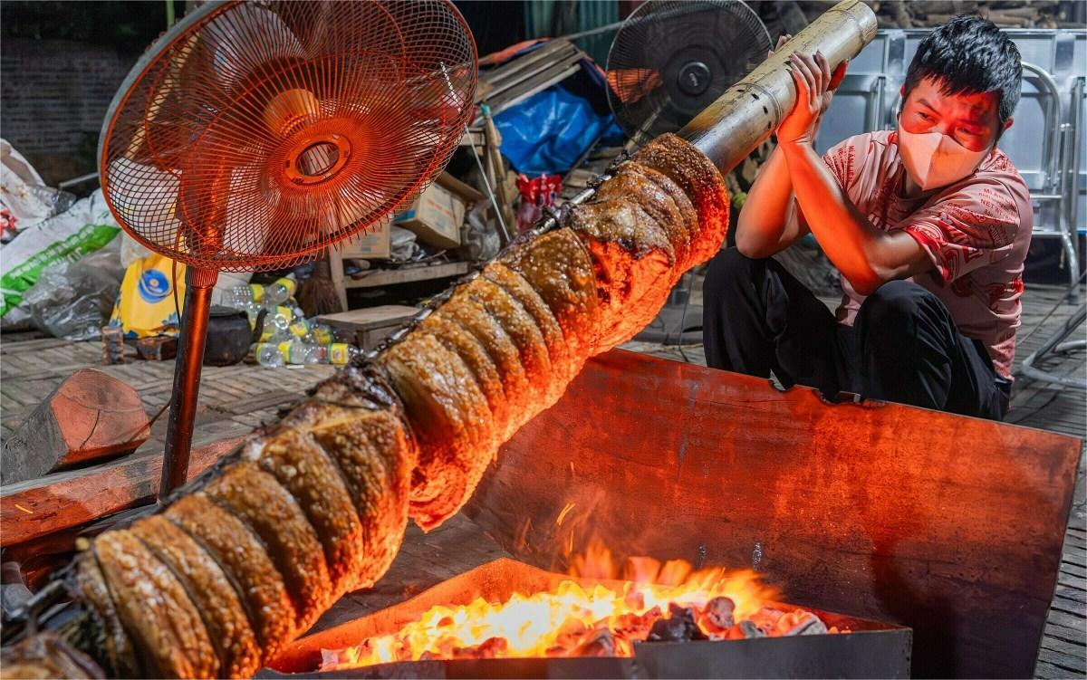 Công đoạn nổ bì đòi hỏi sự khéo léo của người chế biến