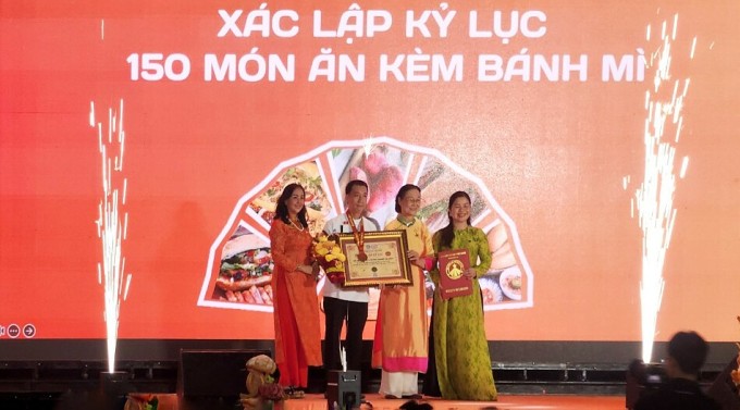 Lần đầu trao kỷ lục cho bánh mì Việt Nam tại Lễ hội bánh mì Việt Nam lần 2