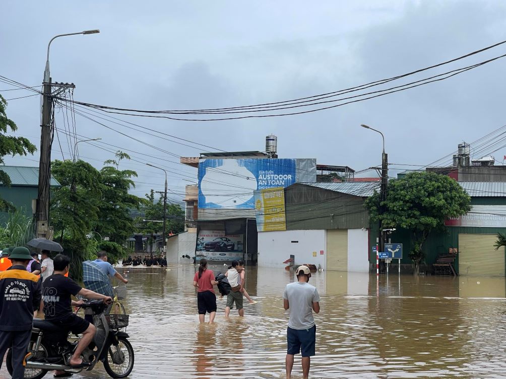 Trung tâm thành phố cũng xảy ra hiện tượng ngập lụt
