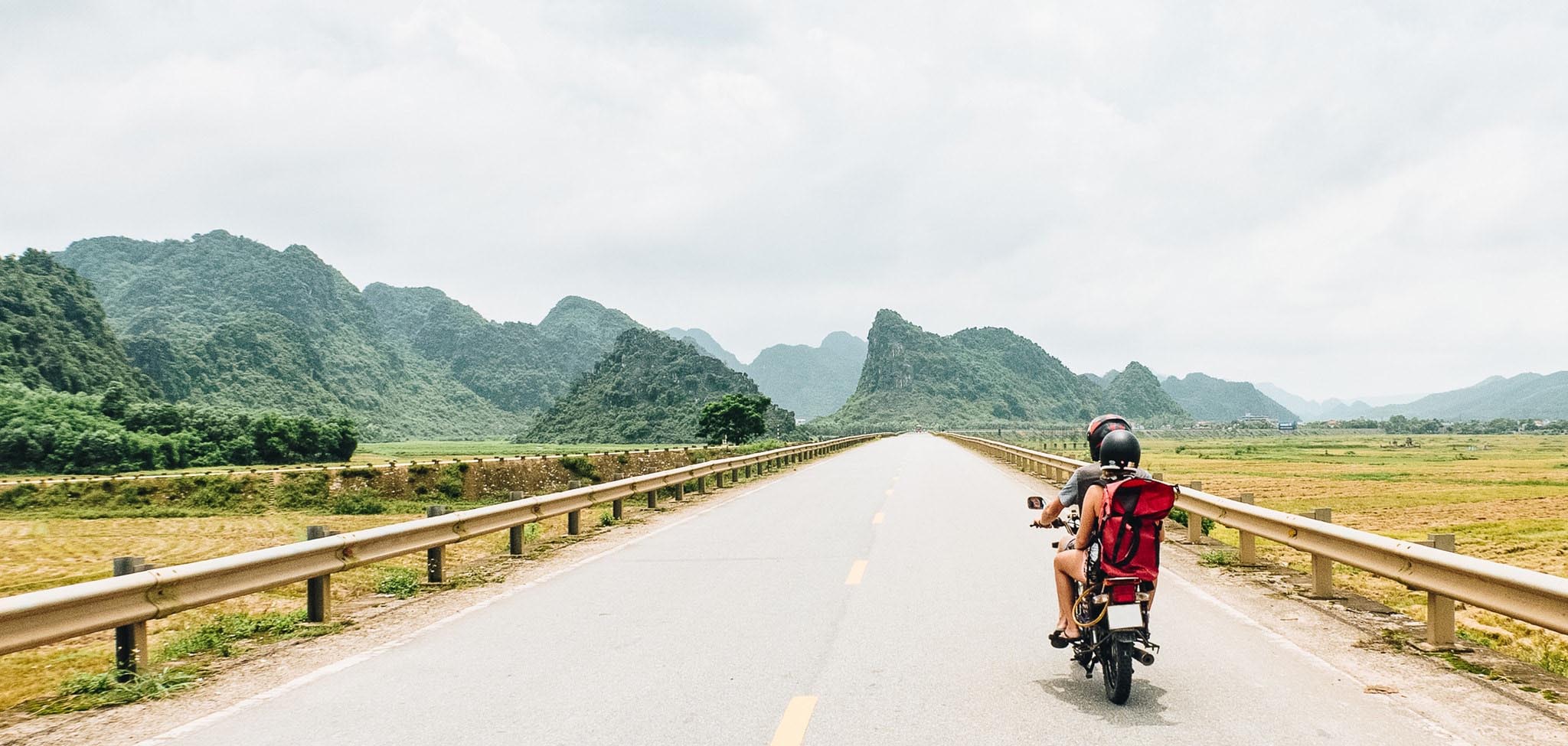 Du khách có thể tới Quảng Ninh bằng nhiều cách