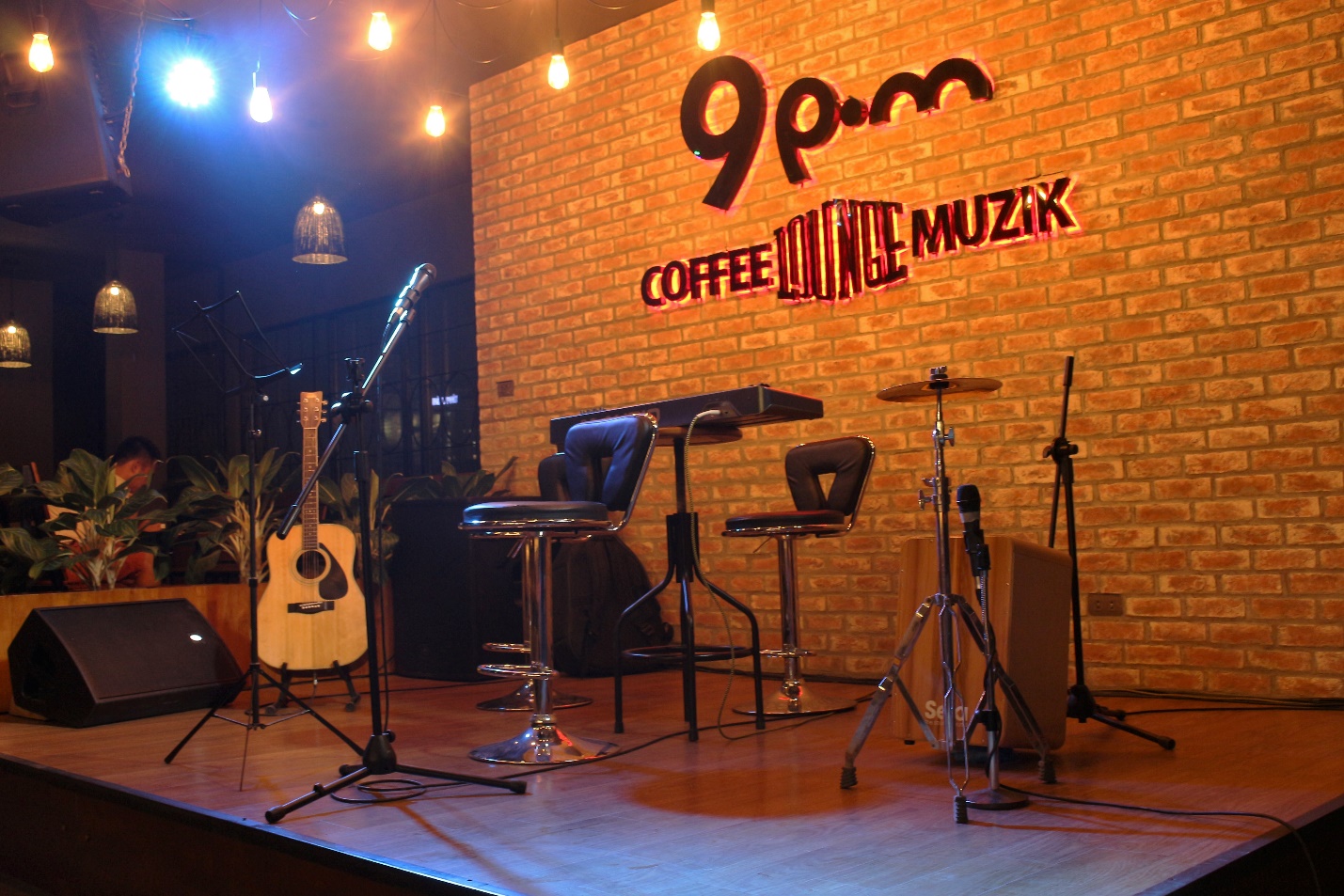 9.p.m coffee lounge musin