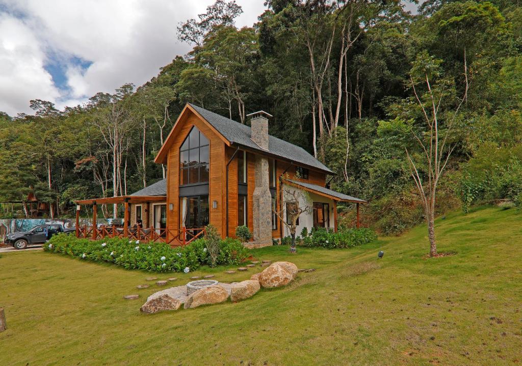 Ngôi nhà gỗ giữa rừng cây xanh của Laan Retreat
