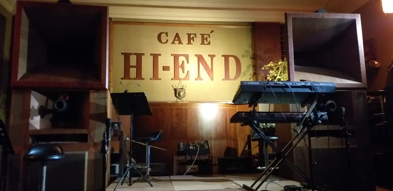 Không gian bình dị tại Cafe Hi-End
