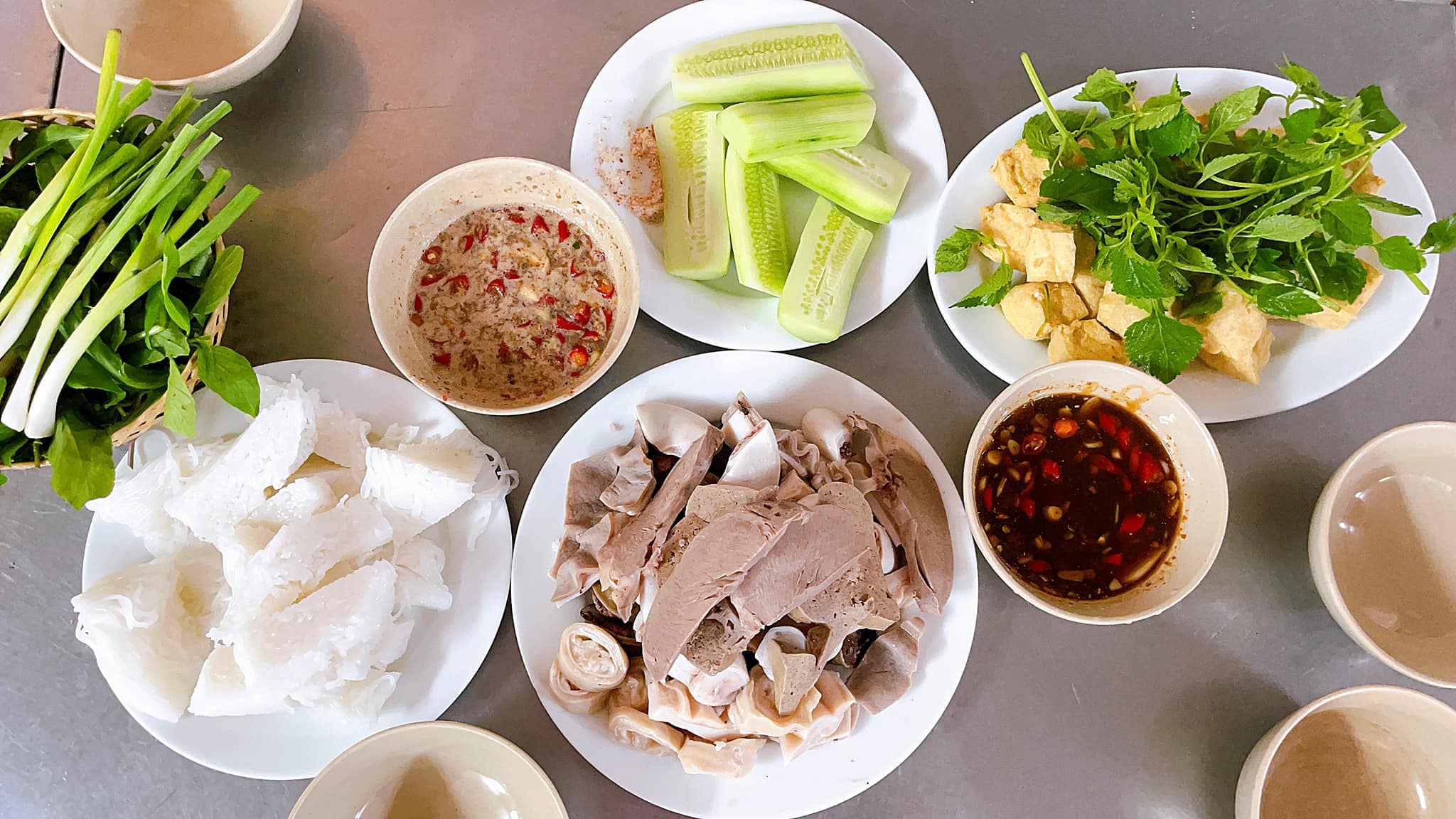 Quán lòng bà Tình