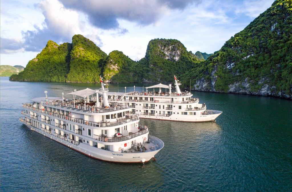 Lưu trú du thuyền tại Tuần Châu qua đêm