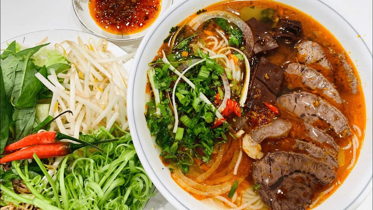 bún bò Huế bà Thương