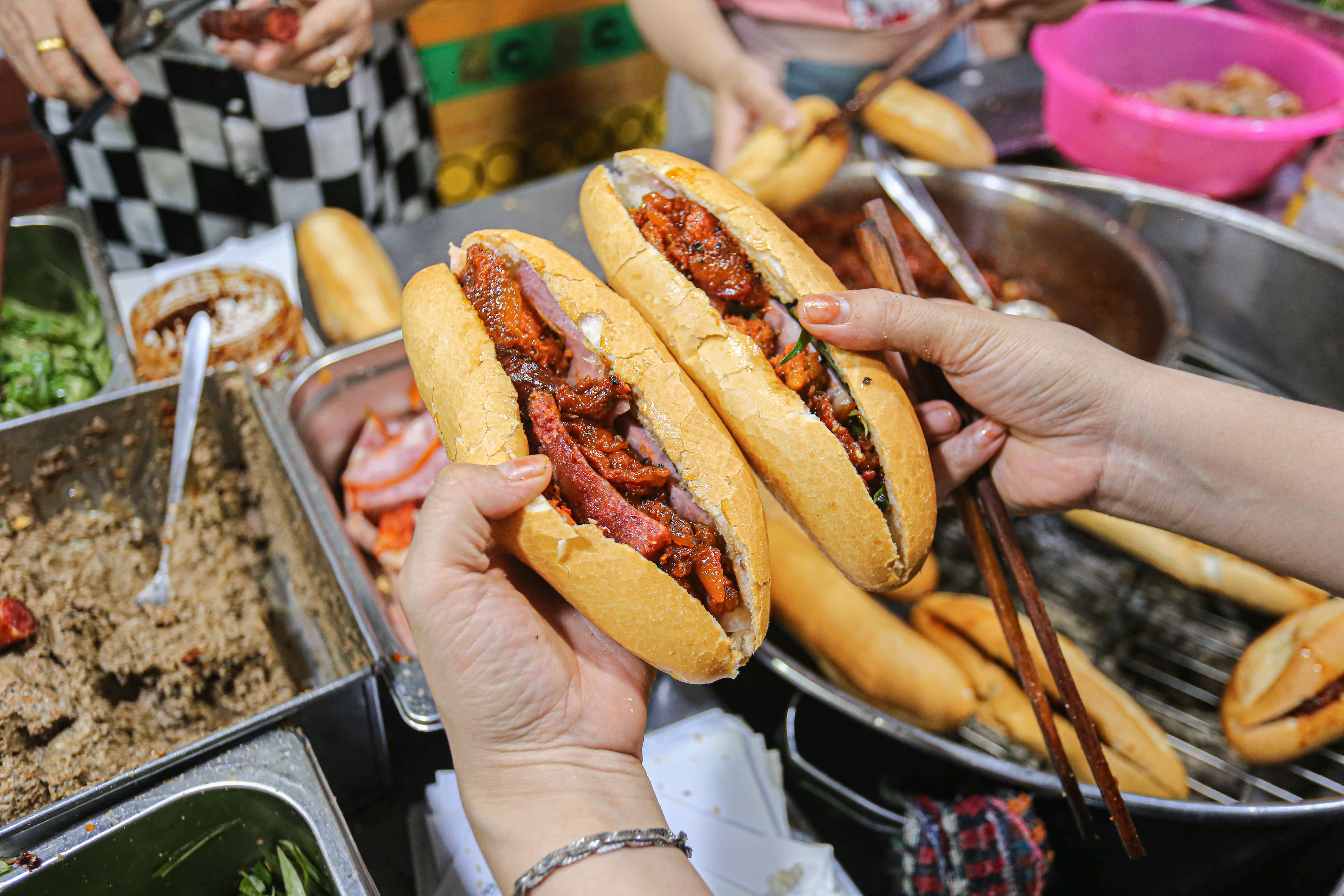 bánh mì O Tho